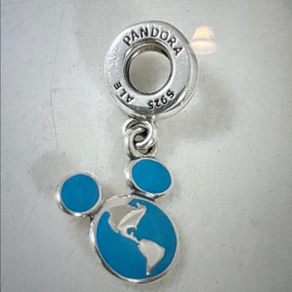 Disney Pandora Charm - Disney Vacation Club New In Box-Retired - Picture 3 of 8